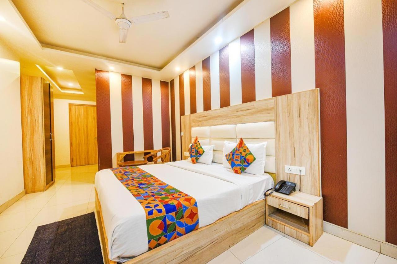 Hotel Royal Aman Delhi Airport 3*