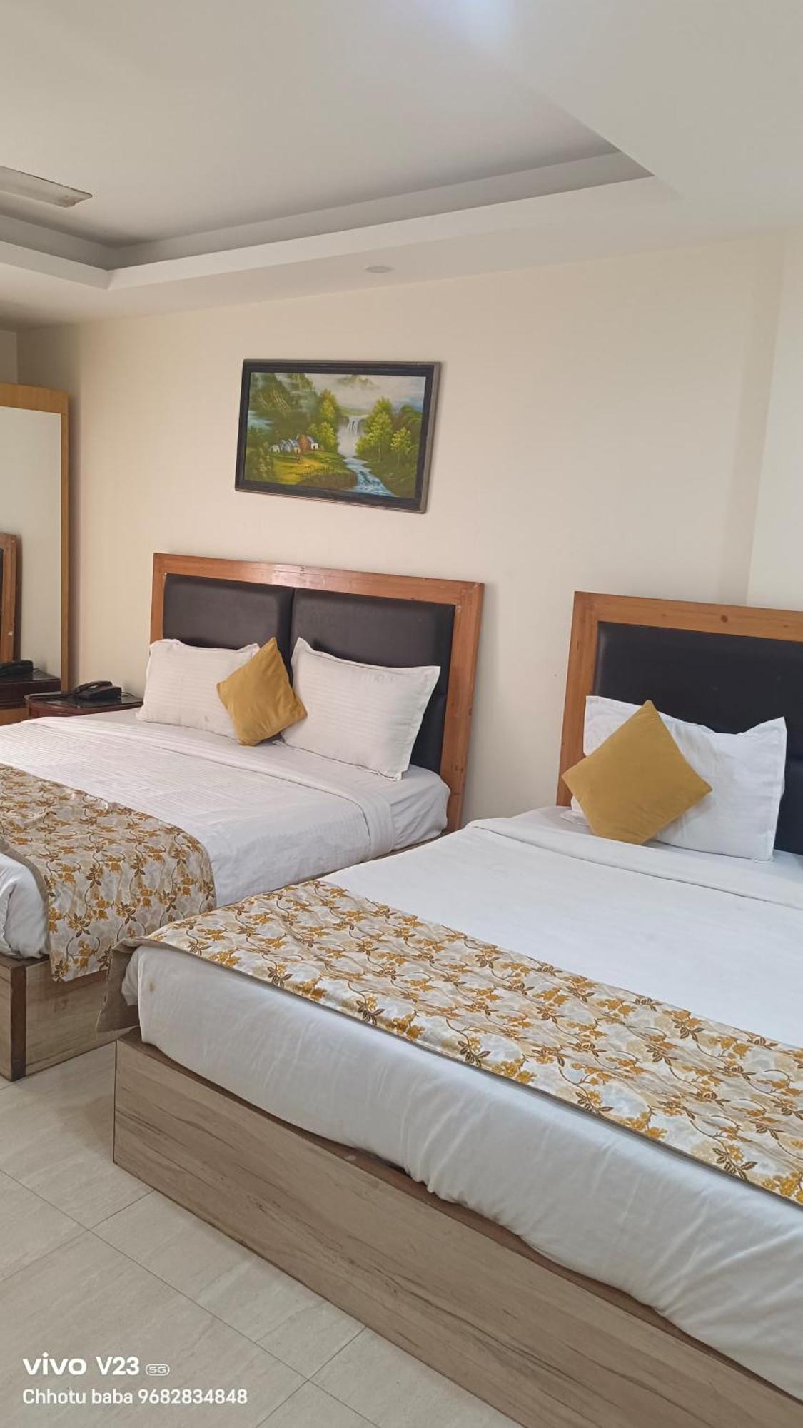 Royal Aman Delhi Airport Hotel 3*