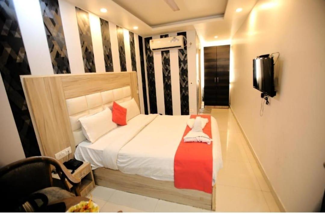 Hotel Royal Aman Delhi Airport 3*